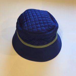 Blue/green bucket hat